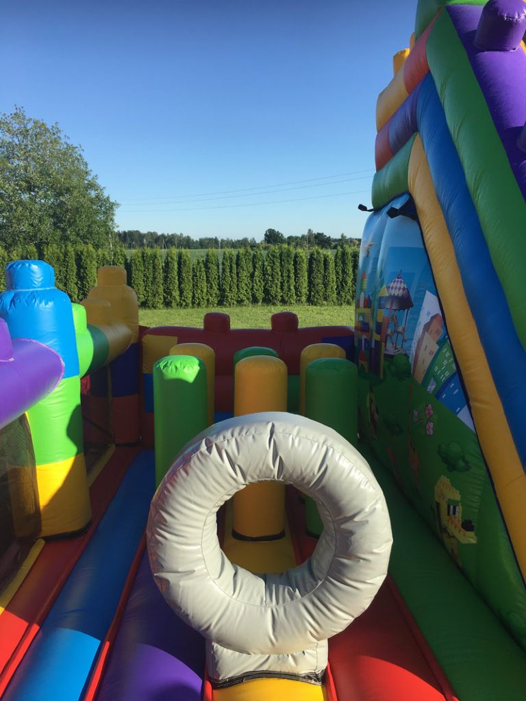 PROFESIONĀLĀ PIEPŪŠAMĀ ATRAKCIJA „LEGO”