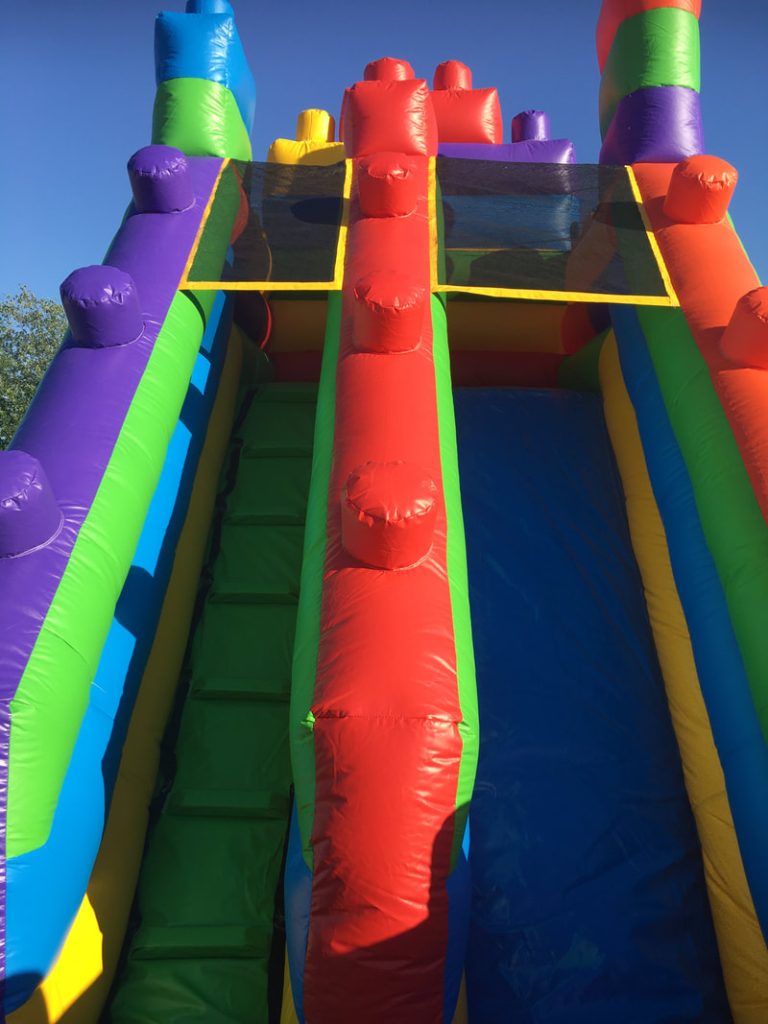 PROFESIONĀLĀ PIEPŪŠAMĀ ATRAKCIJA „LEGO”