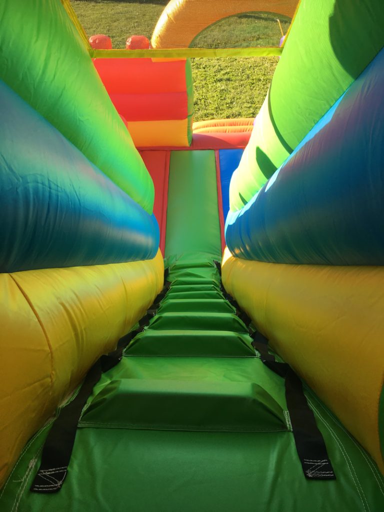 PROFESIONĀLĀ PIEPŪŠAMĀ ATRAKCIJA „LEGO”