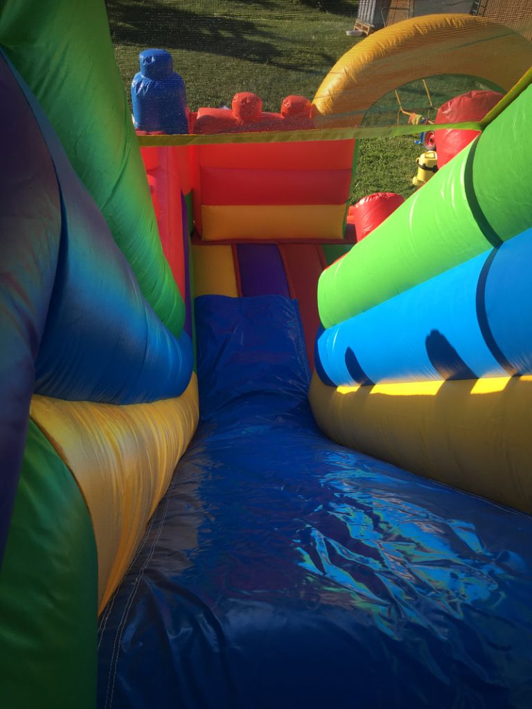 PROFESIONĀLĀ PIEPŪŠAMĀ ATRAKCIJA „LEGO”